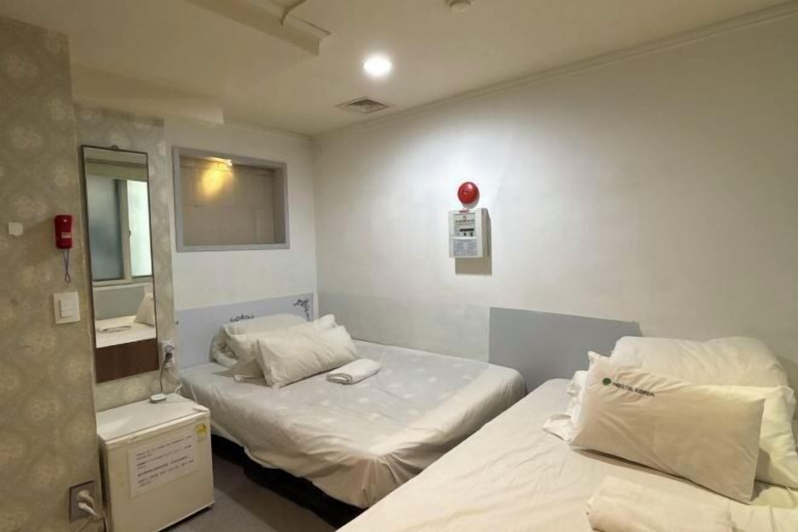 Iron/ironing board, free WiFi, bed sheets