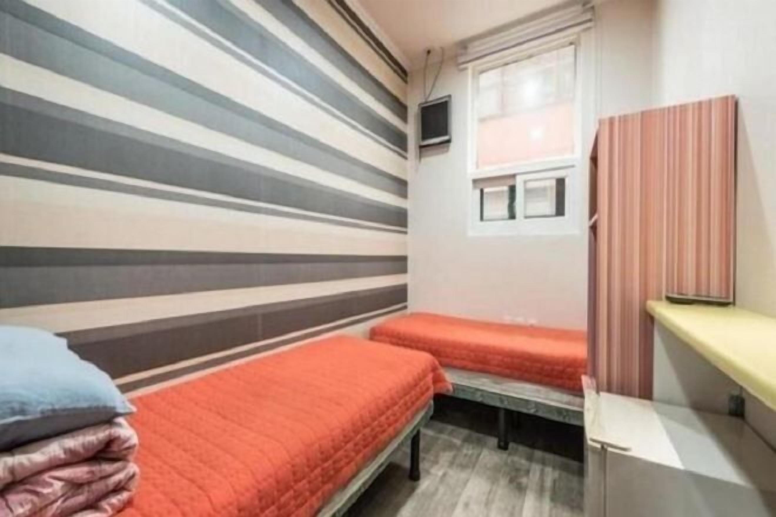 Desk, laptop workspace, iron/ironing board, free WiFi