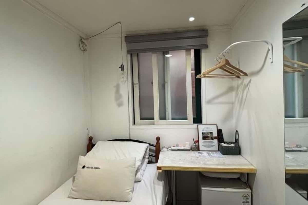 熨斗/熨板、免费 WiFi、床单