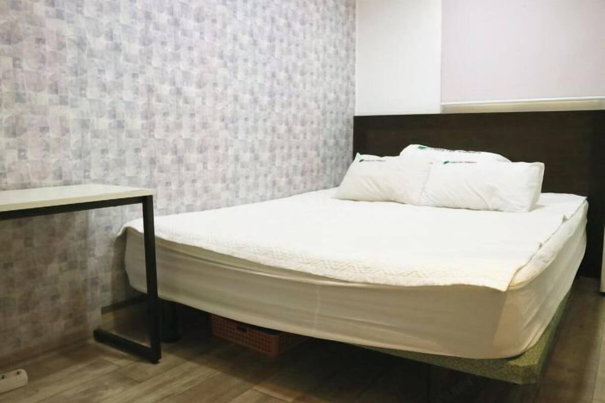 Skrivebord, skrivebord for bærbar PC og strykejern/-brett