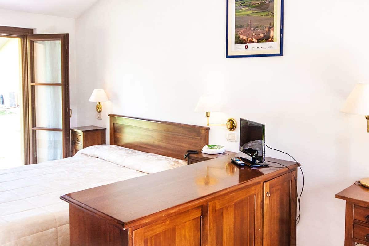 Donsdekens, een kluis op de kamer, een bureau, gratis wifi