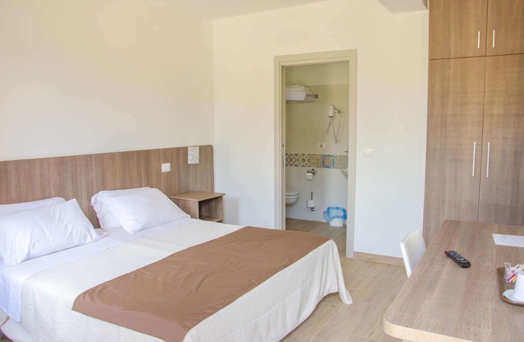 standard double room | down duvets, in-room safe, desk, free wifi