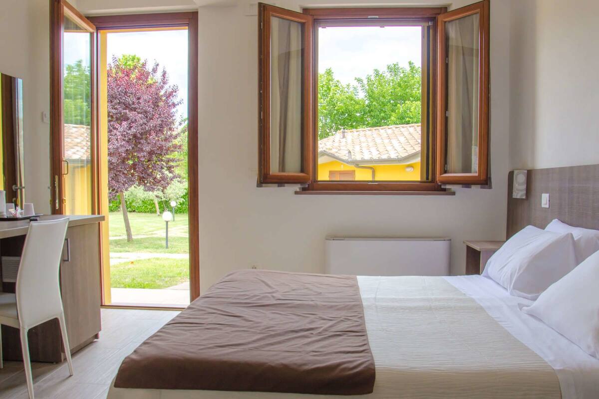 standard double room | down duvets, in-room safe, desk, free wifi