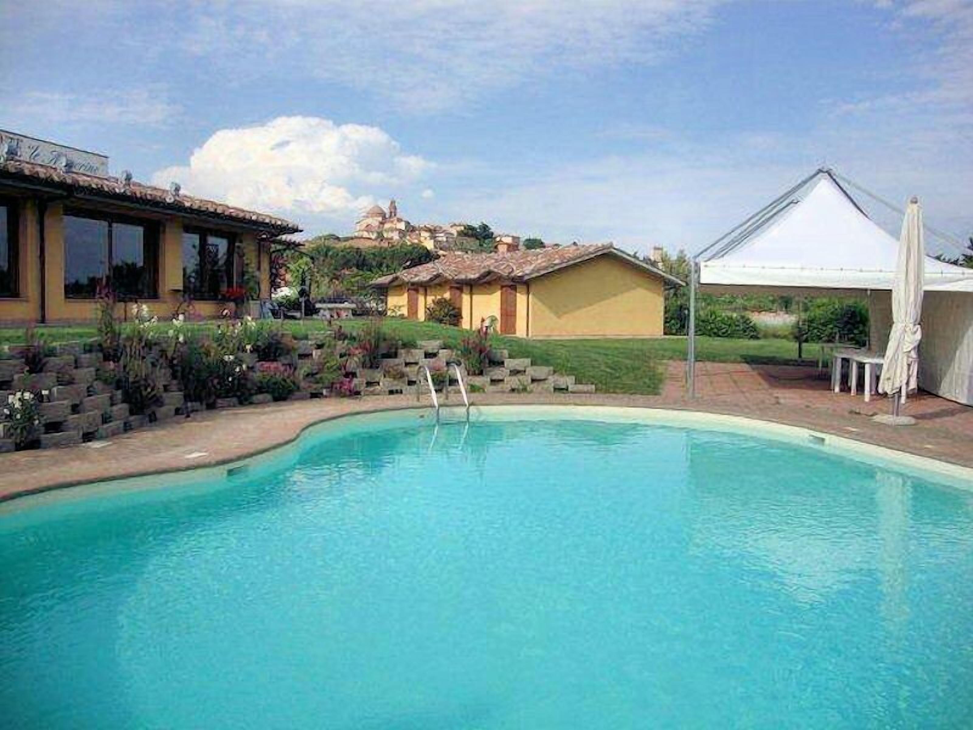 Outdoor pool, pool umbrellas, sun loungers