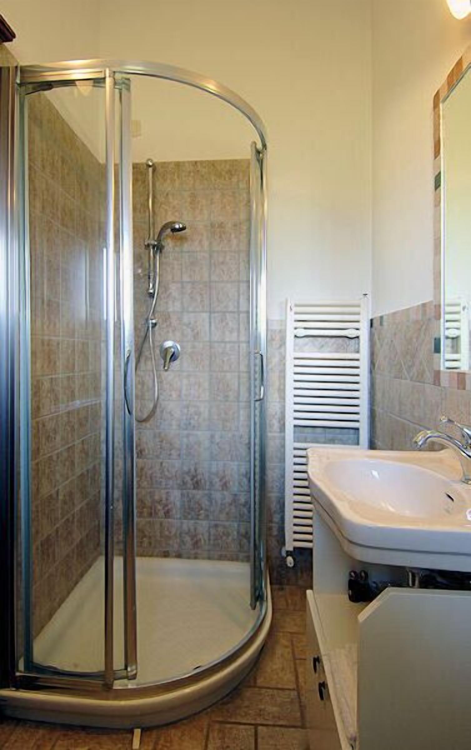 shower, free toiletries, hair dryer, bidet