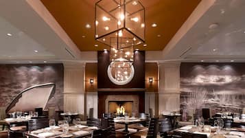 2 restaurants; lunch, dinner, and brunch served