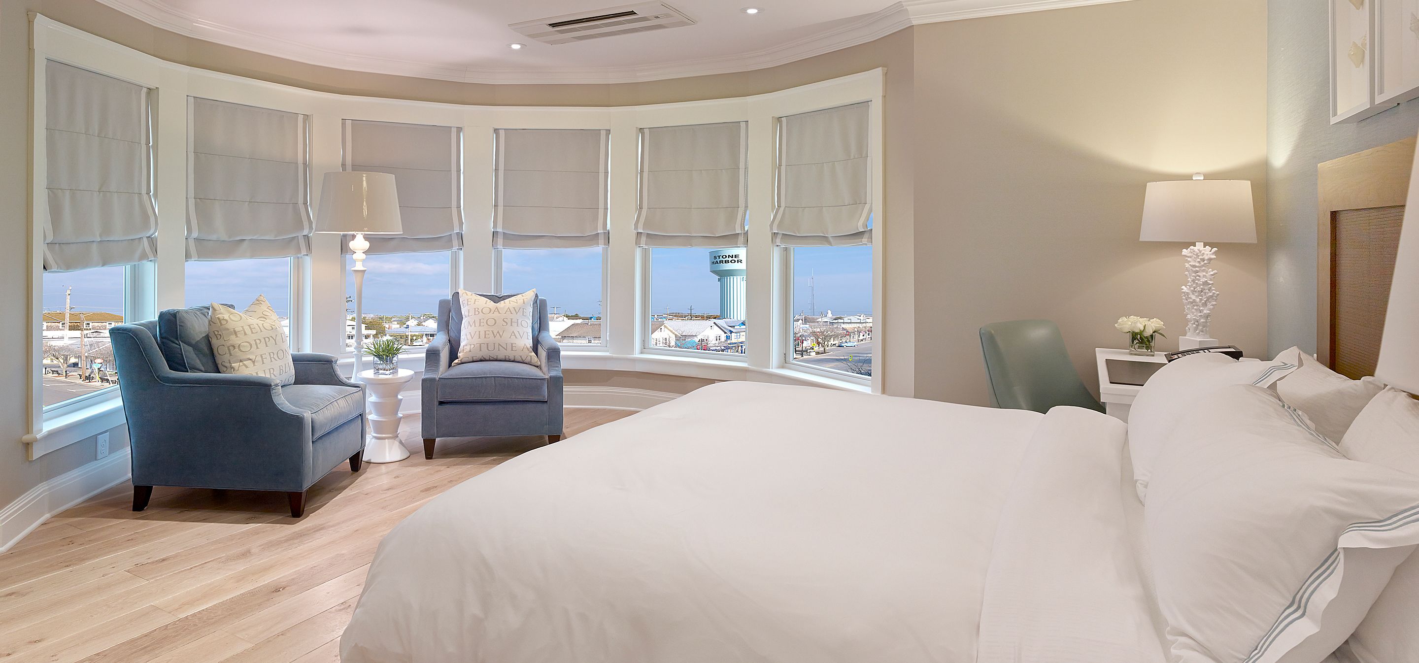 standard room, 1 king bed, city view, corner (town view king corner) | frette italian sheets, premium bedding, in-room safe, desk