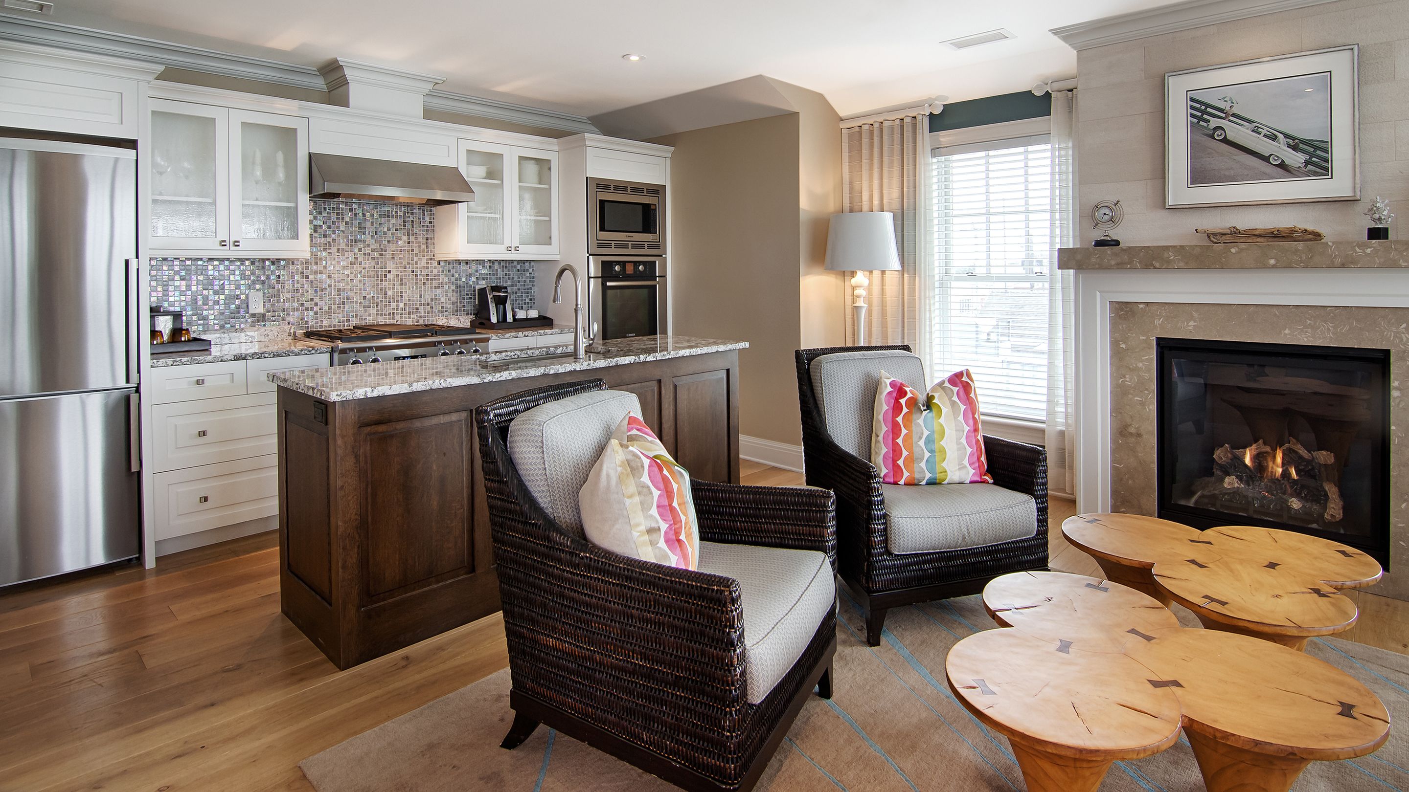 fridge, coffee/tea maker