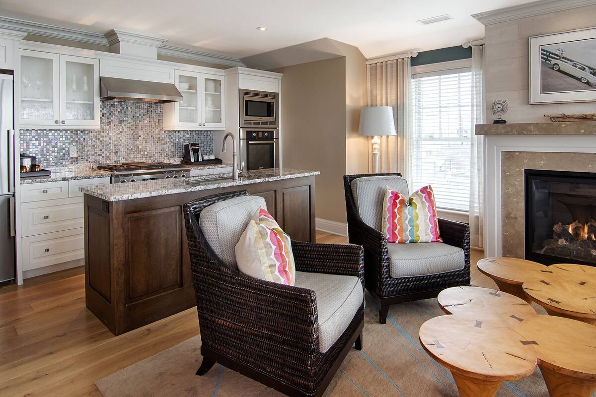 fridge, coffee/tea maker