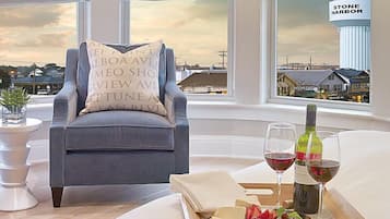 Frette Italian sheets, premium bedding, in-room safe, desk