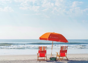 Beach nearby, white sand, free beach shuttle, sun loungers - The Reeds at Shelter Haven (Stone Harbor)