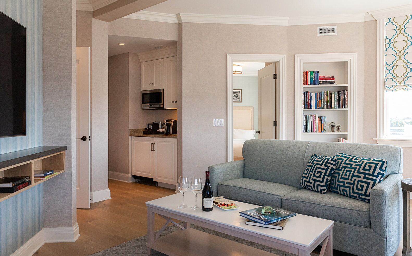 frette italian sheets, premium bedding, in-room safe, desk