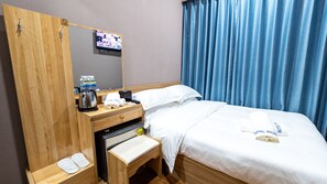 Quarto casal luxo | Escrivaninha, espaço de trabalho para notebook