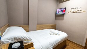 Standard Single Room | Desk, laptop workspace, iron/ironing board, free WiFi - Hotel Snow Lavender (Singapore)