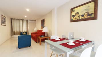 高级套房 | 羽绒被、客房内保险箱、笔记本电脑工作区、遮光窗帘