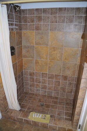Deluxe Room, 2 Double Beds | Individually decorated, individually furnished, free WiFi - Conch On Inn Motel (Tavernier)