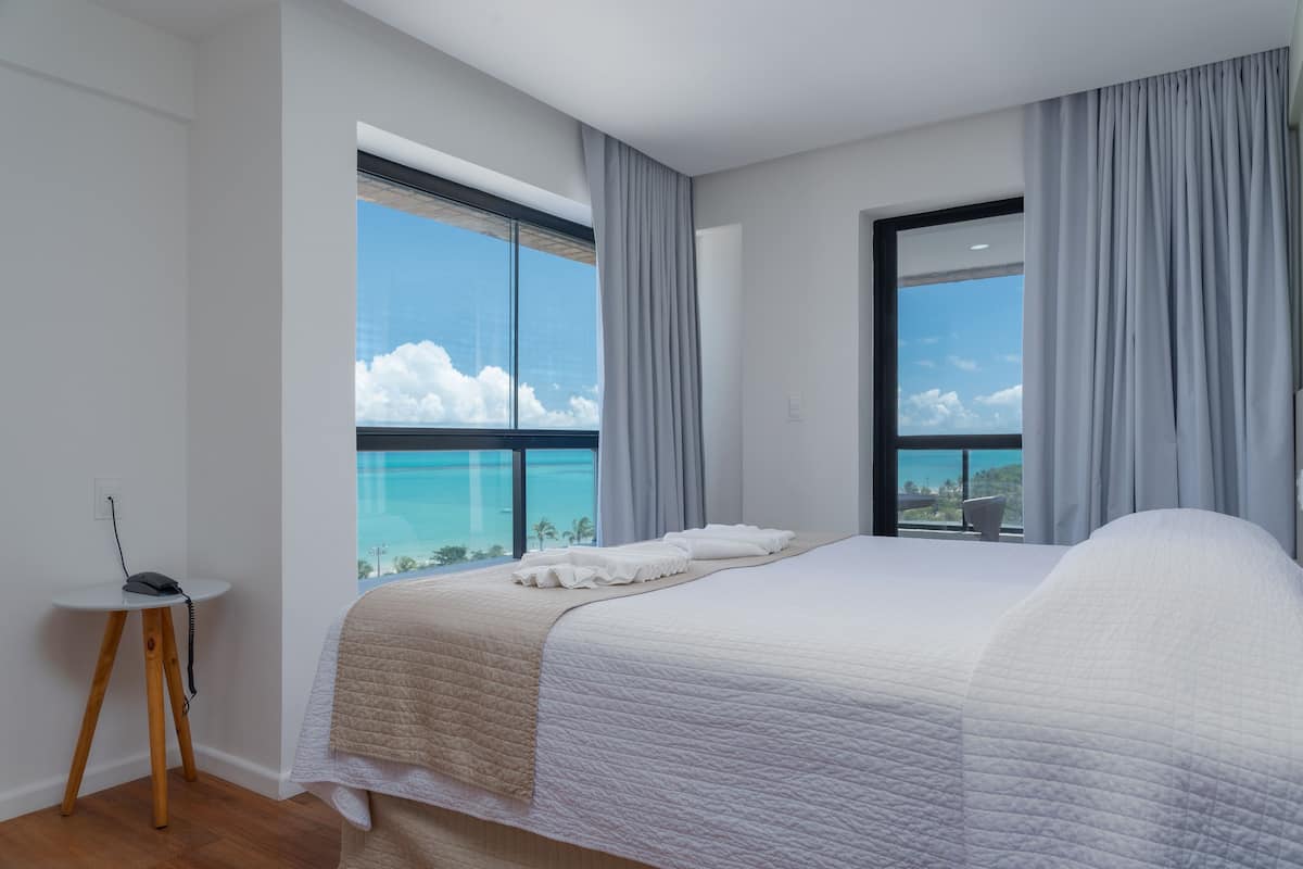 Kamar Premium, balkon, menghadap laut (PREMIUM FRENTE MAR COM VARANDA) | Minibar, Wi-Fi gratis, dan seprai linen