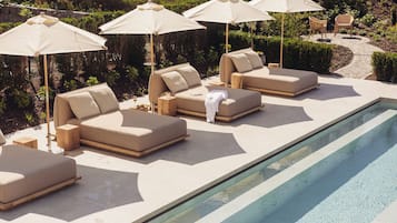 2 piscine coperte, 3 piscine all'aperto, lettini