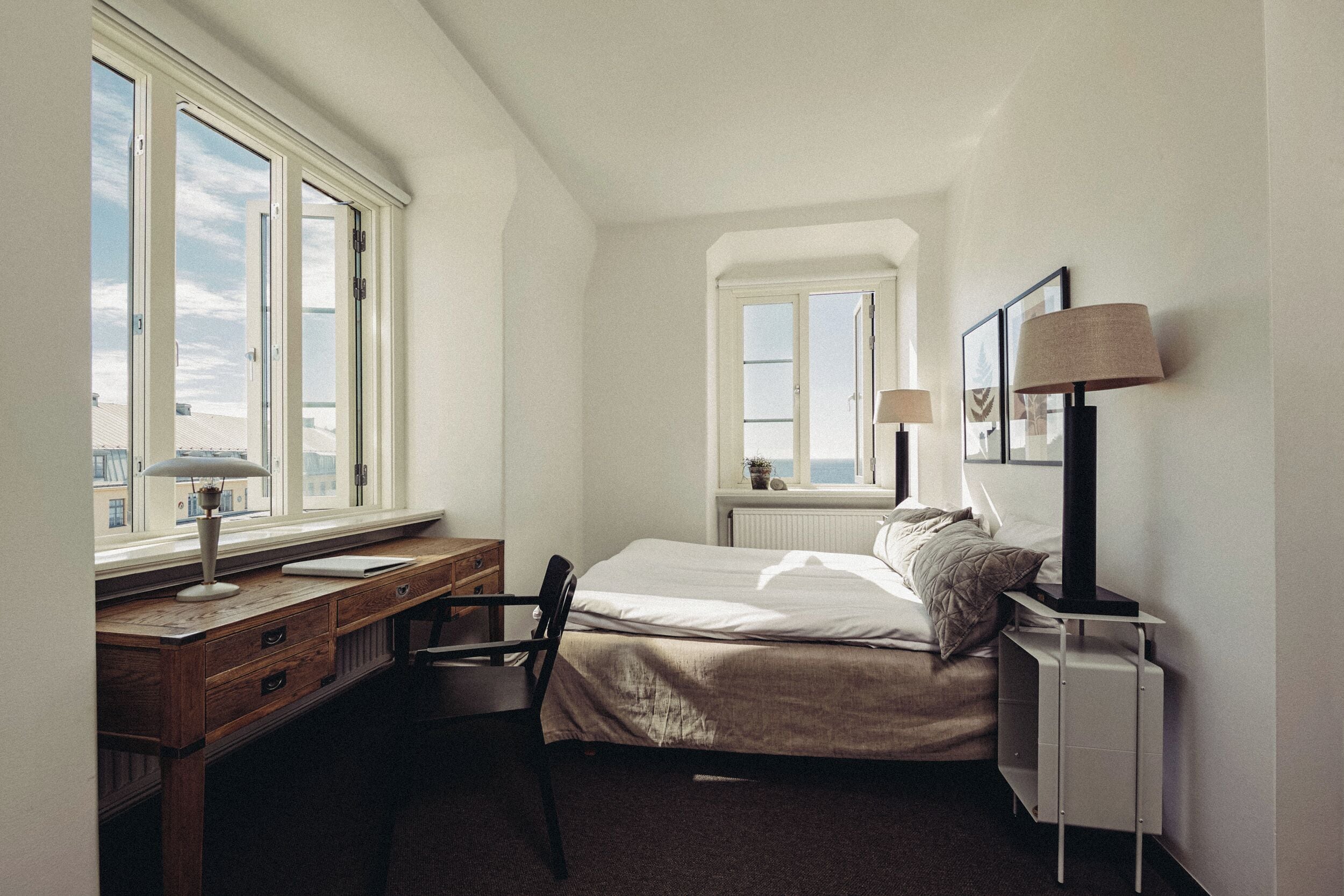 Standard Room, Sea View (140cm bed) (Spa is not included) | Skrivbord, strykjärn/strykbräda, gratis wi-fi och sängkläder