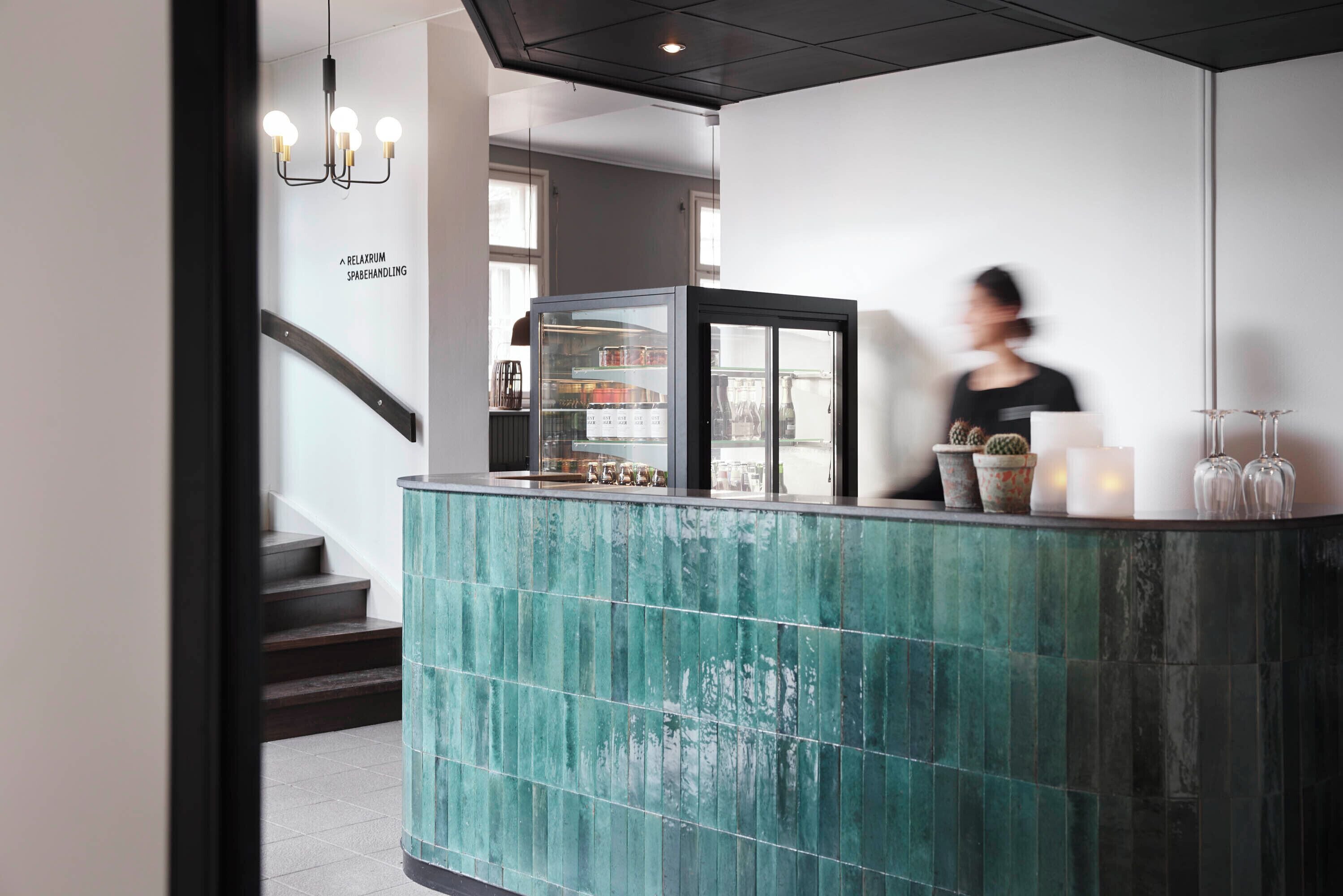 sauna, hot tub, steam room