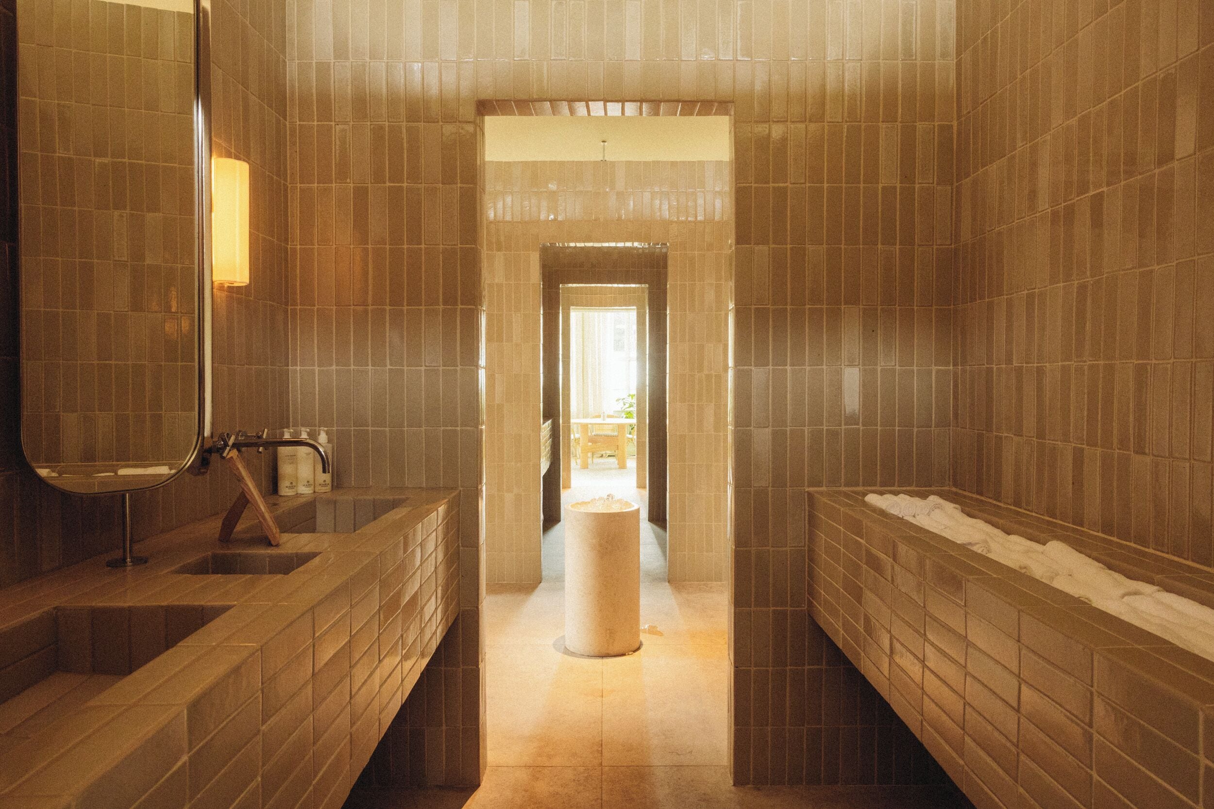 Sauna, hot tub