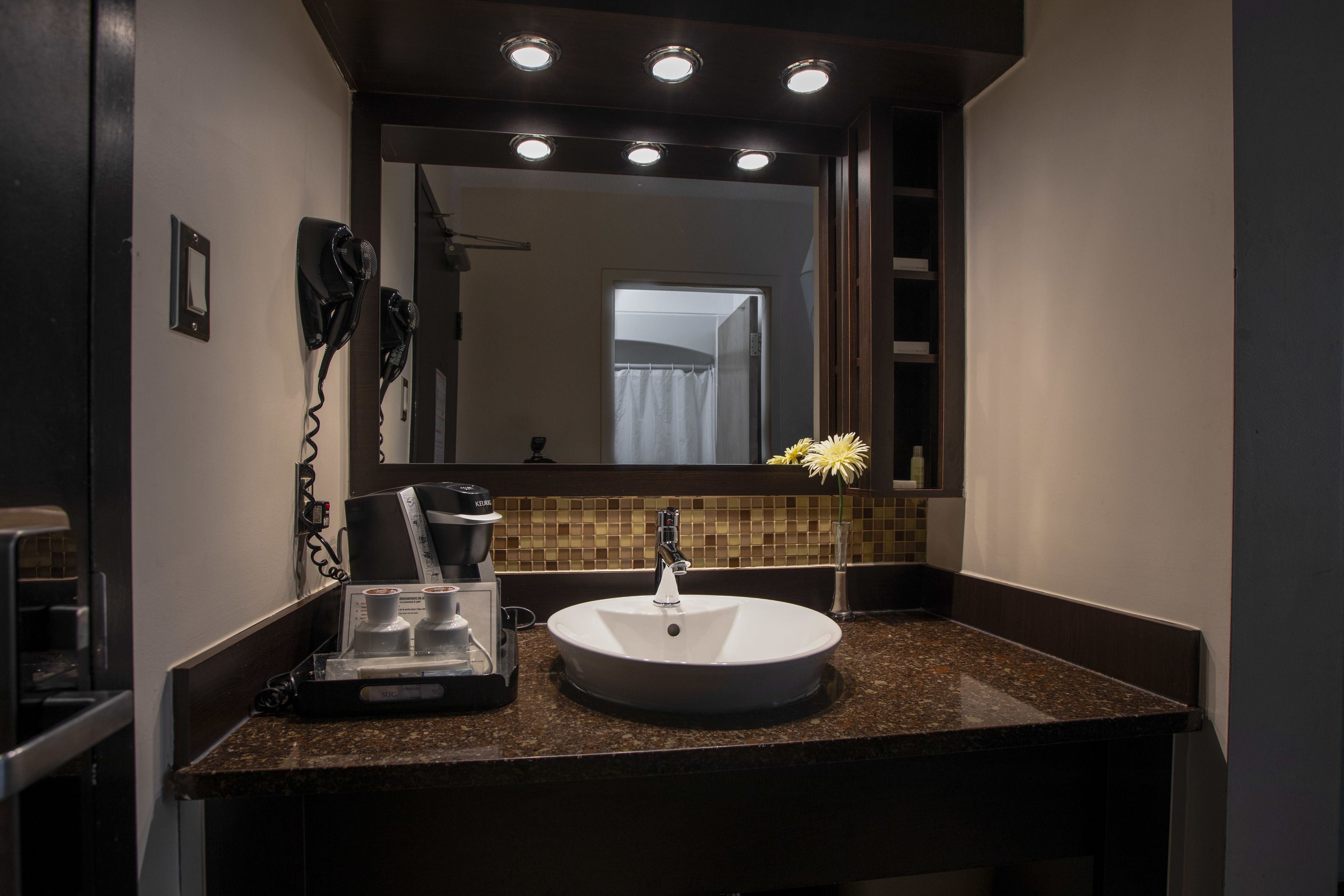 classic room, 2 double beds | bathroom | combined shower/bathtub, free toiletries, hair dryer, bathrobes