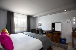Chambre Tendance - 1 lit King | In-room safe, desk, blackout drapes, soundproofing