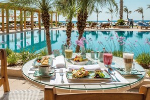 Free daily buffet breakfast