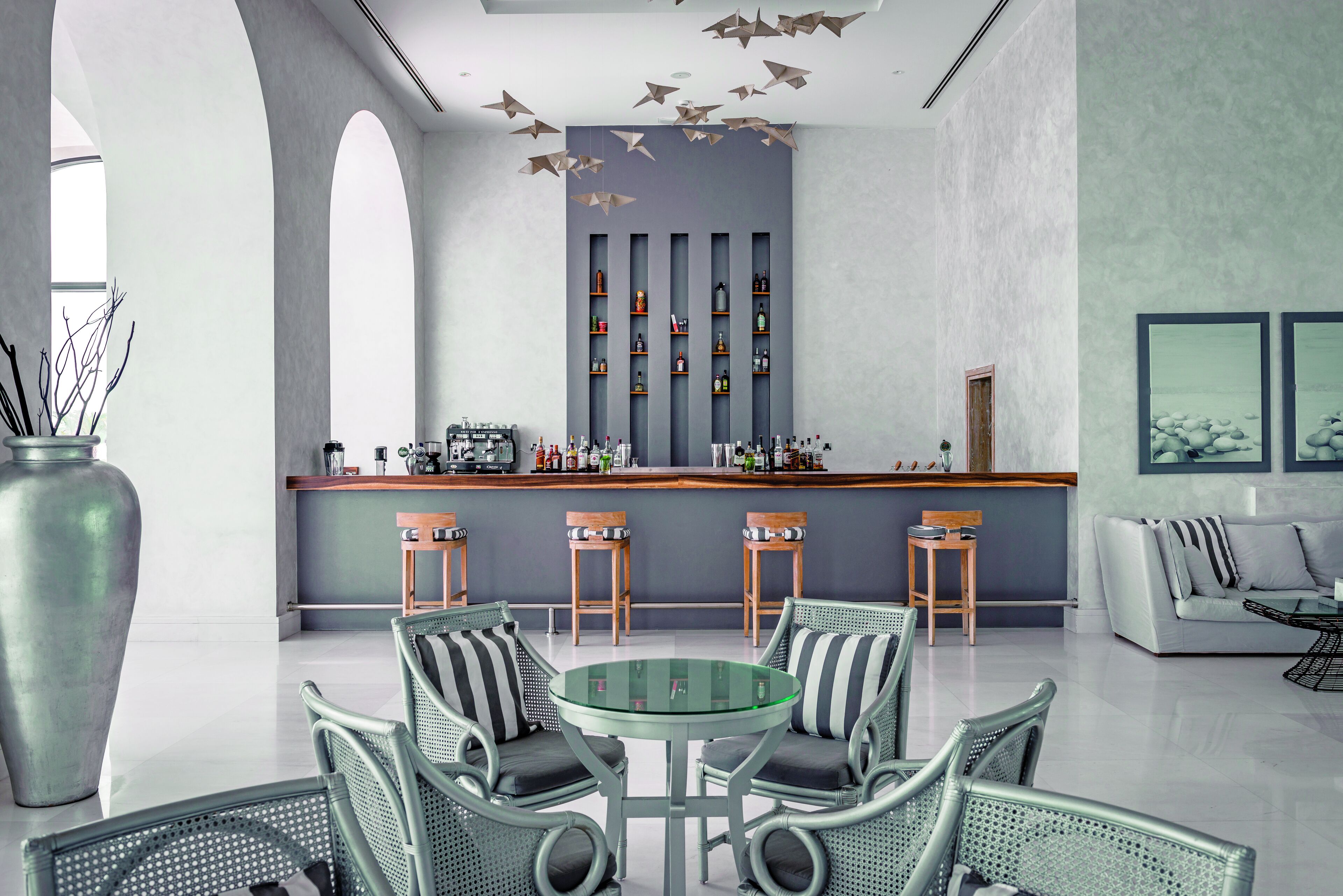 Bar (trong khuôn viên)