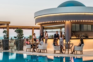 7 bars, bar en bord de piscine, bar de plage