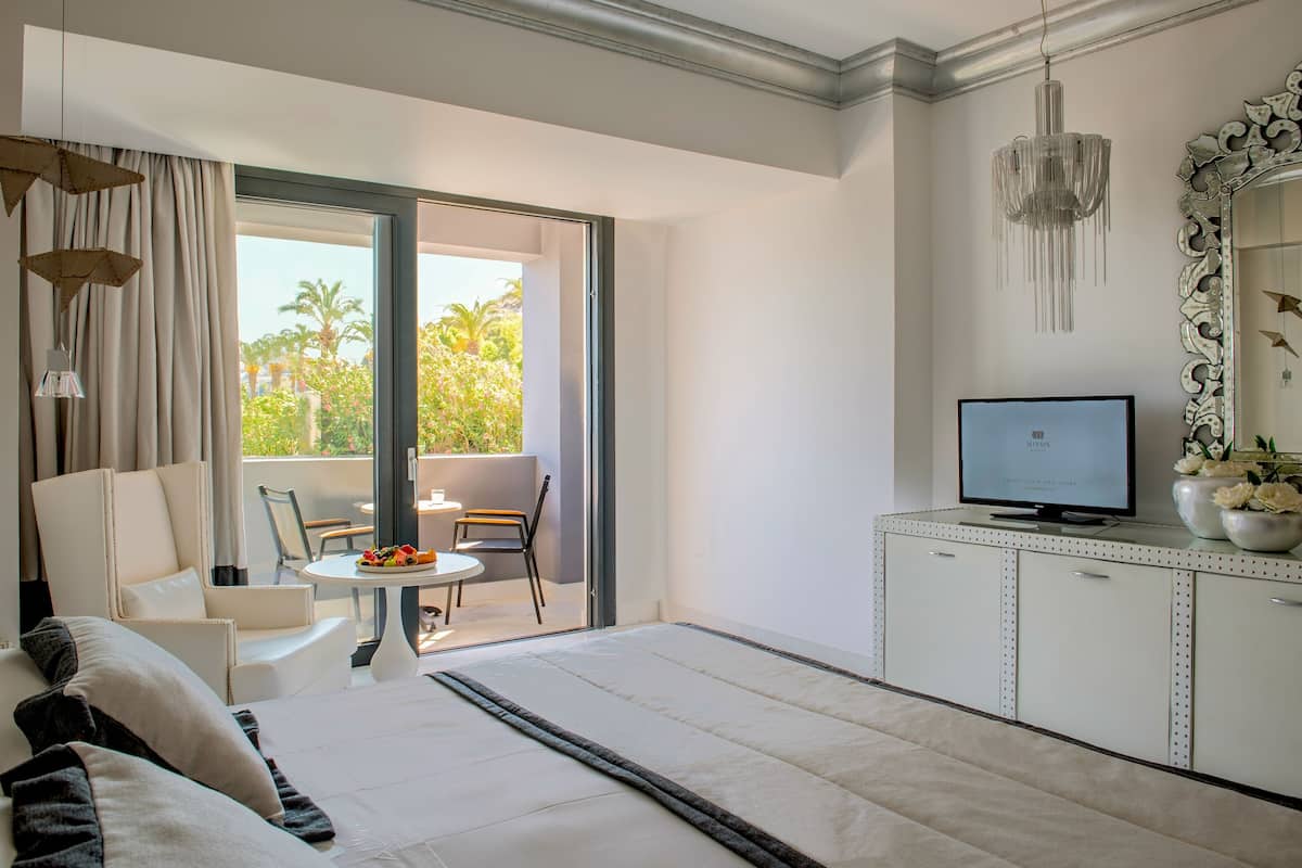 Twin Room, Accessible, Mountain View | Minibar, in-room safe, soundproofing, iron/ironing board (on request)