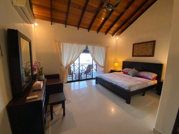 Minibar, in-room safe, blackout curtains, bed sheets - Minang Cove Resort (Tioman Island)