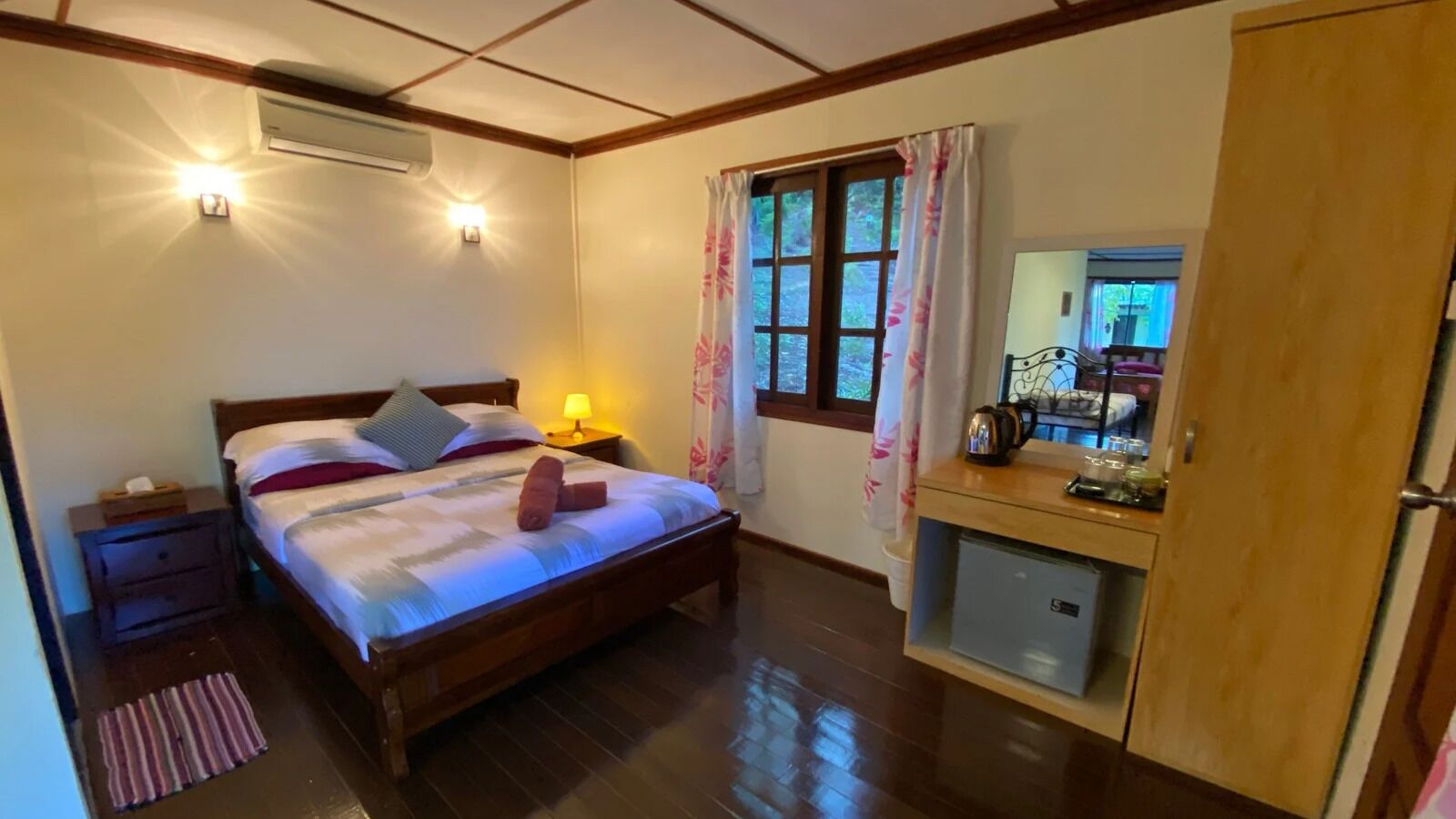 Family Cabin | Minibar, in-room safe, blackout drapes, bed sheets