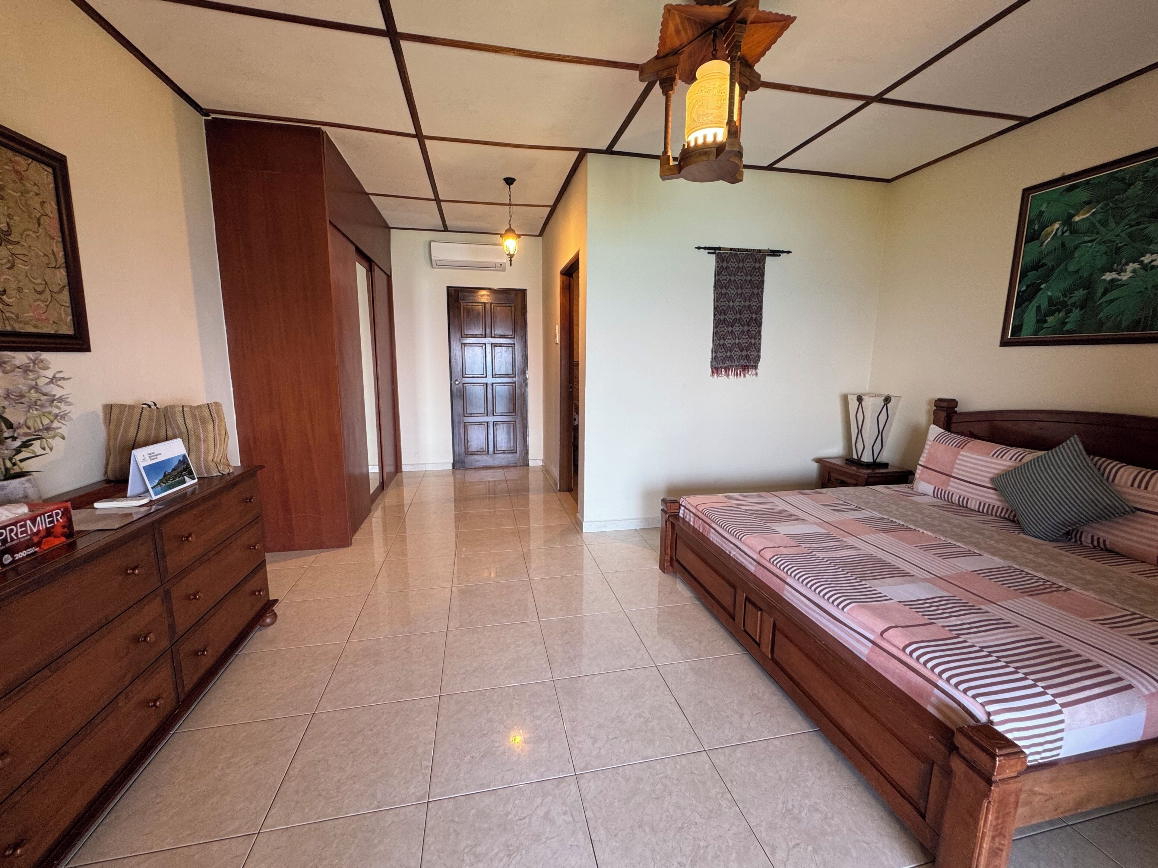 Deluxe Double Room | Minibar, in-room safe, blackout drapes, bed sheets