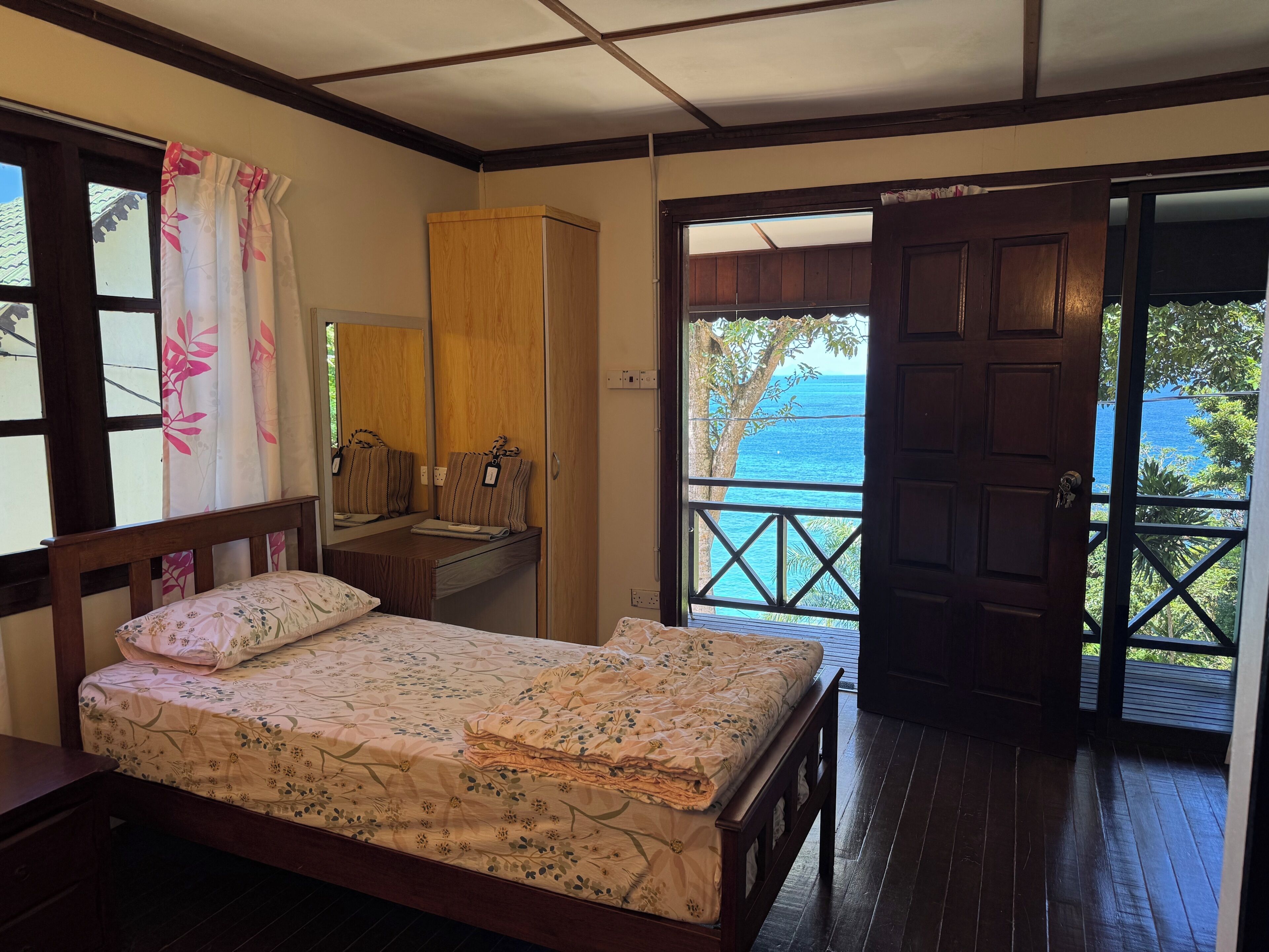 Family Cabin | Minibar, in-room safe, blackout drapes, bed sheets