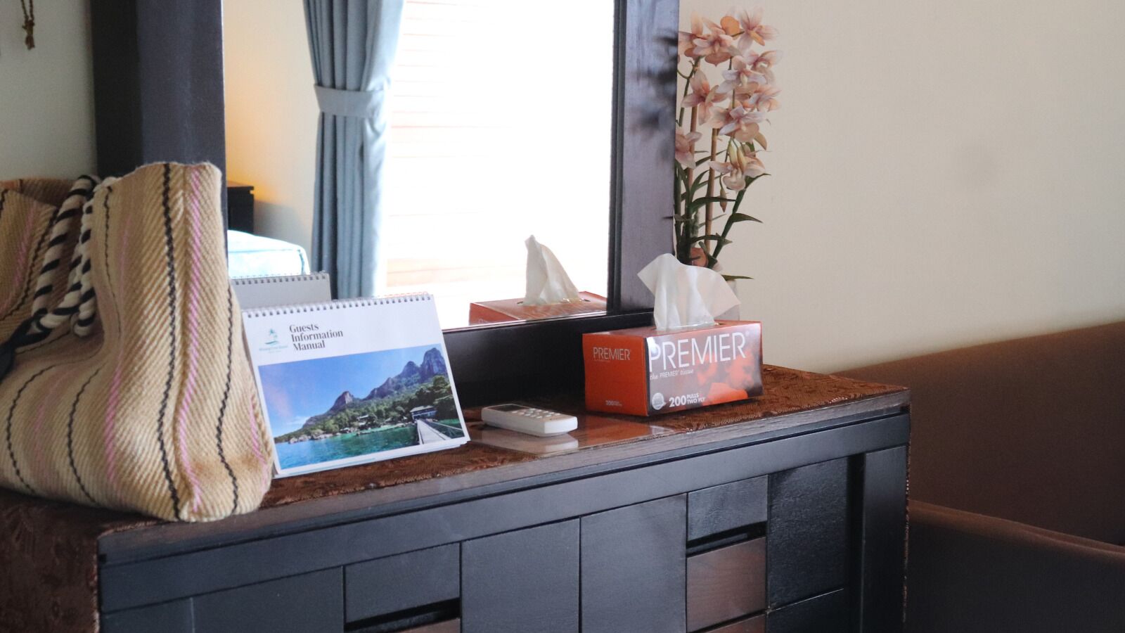 Deluxe Double Room | Minibar, in-room safe, blackout curtains, bed sheets