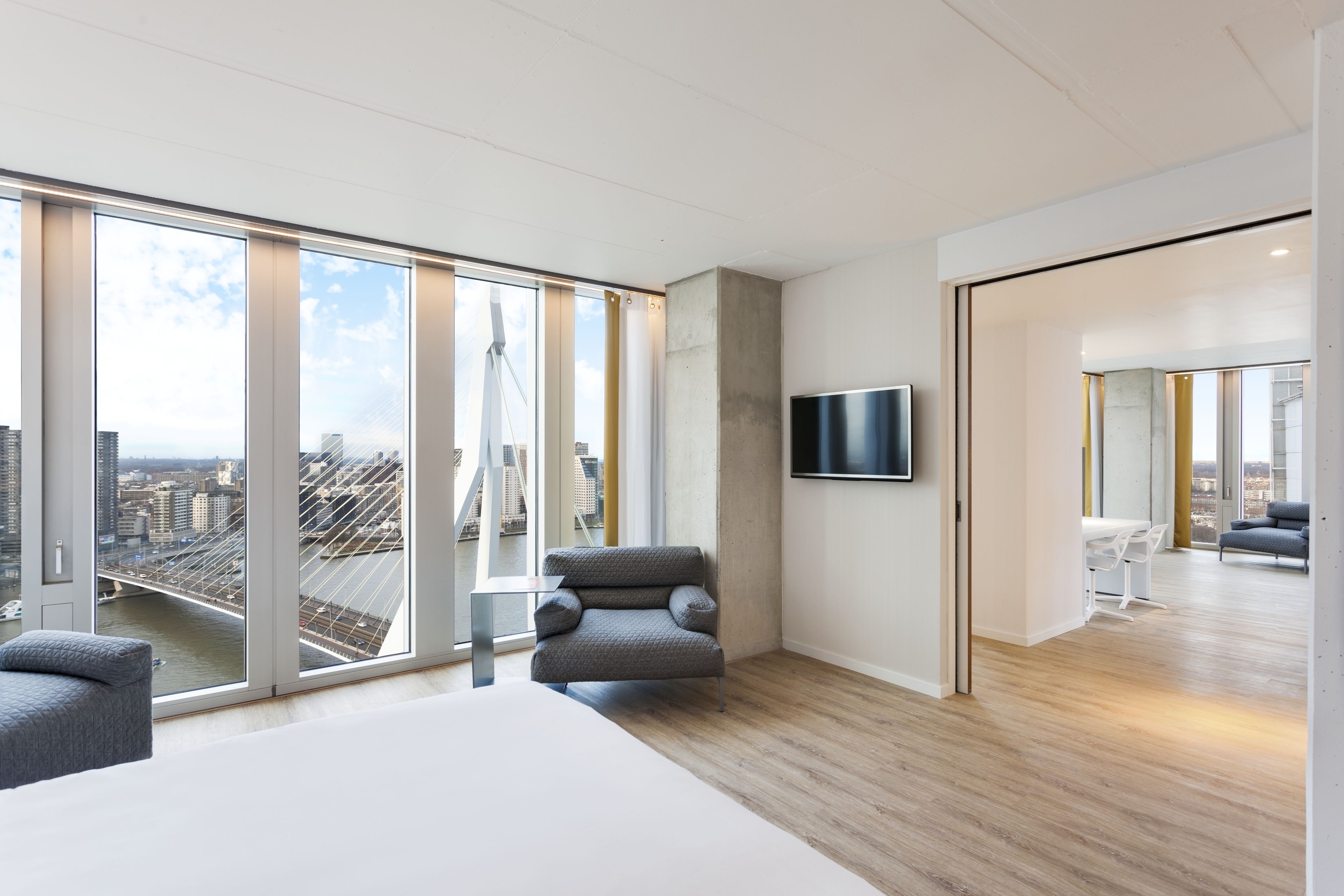 suite (horizon suite) | in-room safe, desk, soundproofing, free cots/infant beds