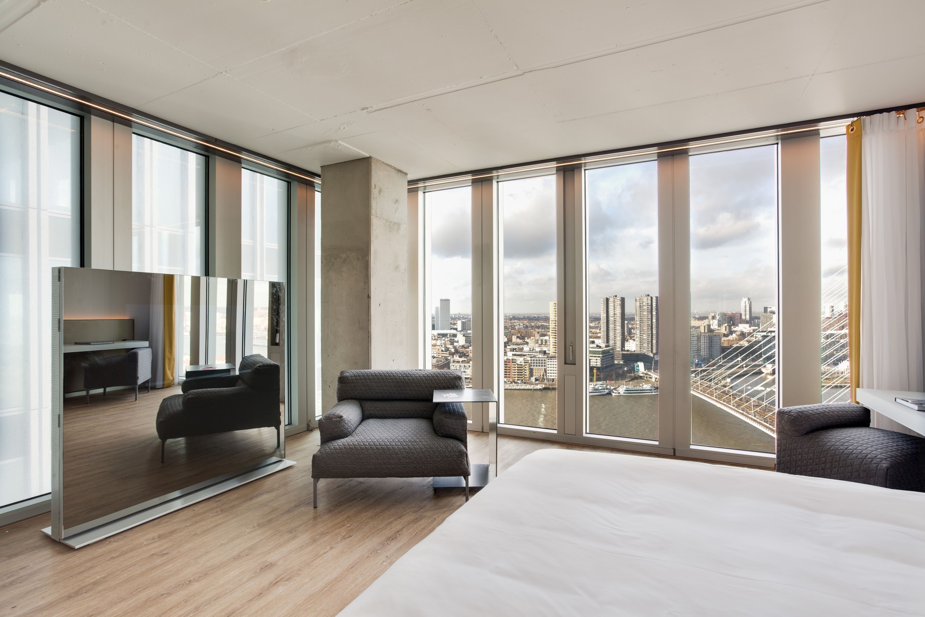 suite (horizon suite) | in-room safe, desk, soundproofing, free cots/infant beds