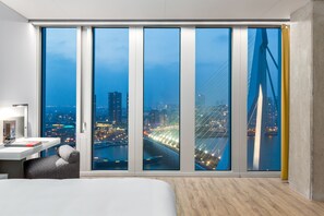 尊荣客房 (Single Use - Skyline View) | 客房内保险箱、办公桌、隔音、免费婴儿床