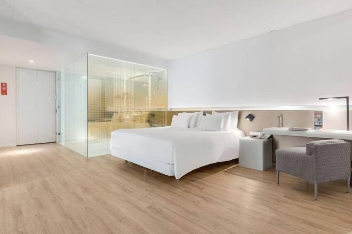 In-room safe, desk, soundproofing, cribs (free)