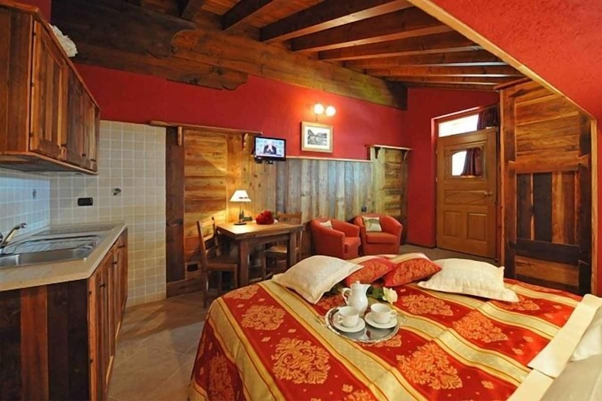 Studio | Premium bedding, in-room safe, desk, WiFi (free)
