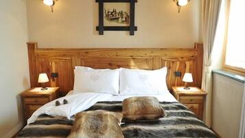 Premium bedding, in-room safe, desk, free WiFi