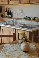 Refrigerador, lavavajillas, cafetera/tetera, tetera/pava eléctrica