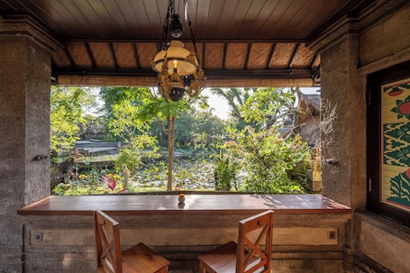 Terraza o patio. Puri Saraswati Dijiwa Ubud