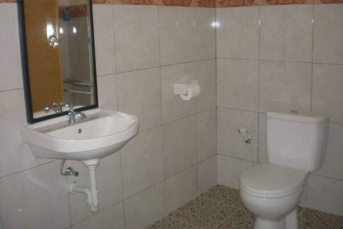 Quarto standard, 2 quartos | Banheiro | Chuveiro, produtos de toalete grátis, toalhas de banho