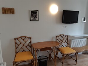 Triple Room | Living area | TV