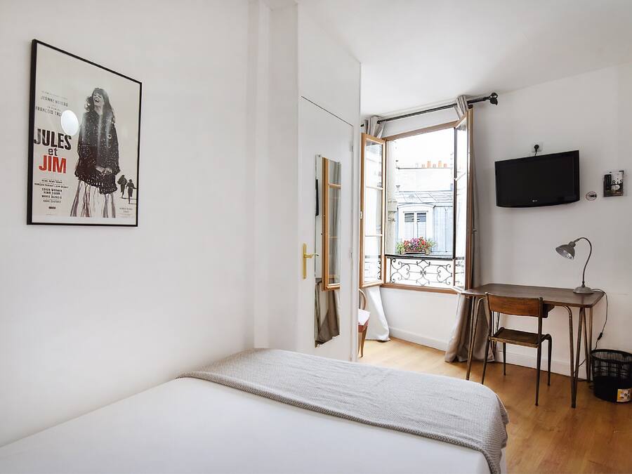 Single Room | Desk, laptop workspace, soundproofing, iron/ironing board (on request)