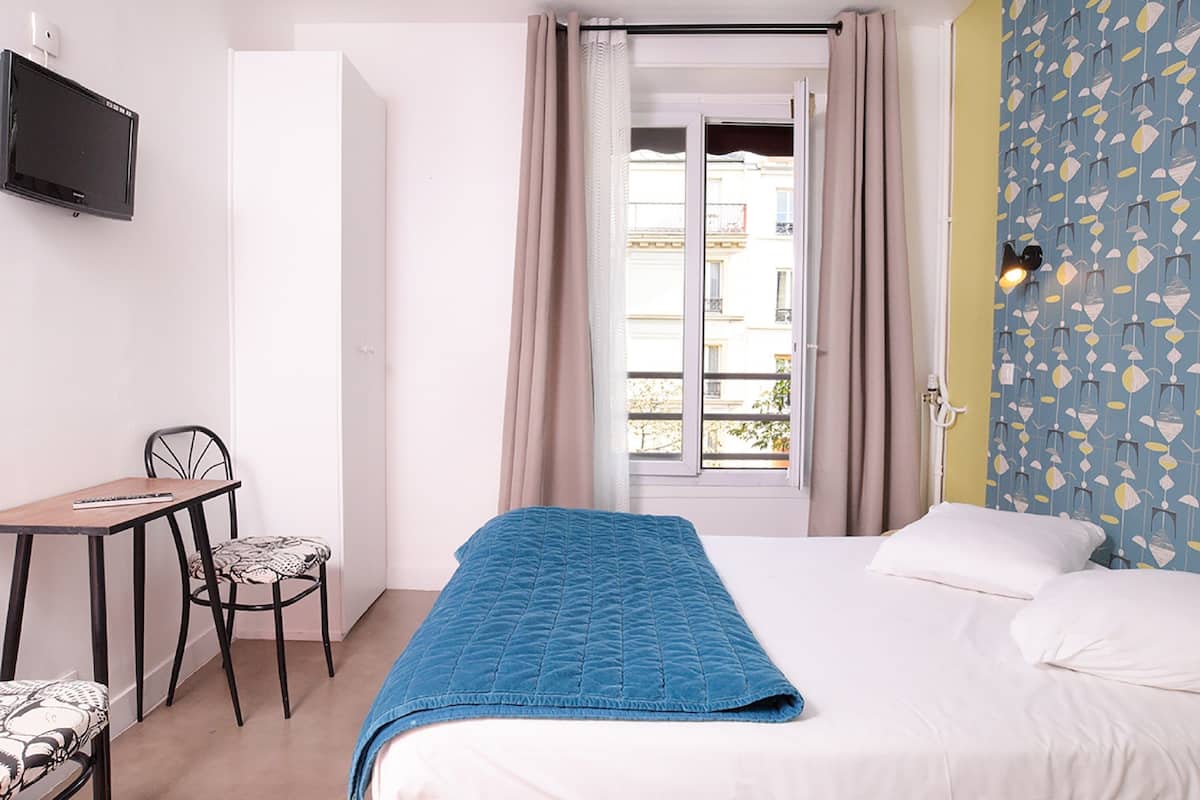 Työpöytä, kannettavalle tietokoneelle sopiva työtila, äänieristys