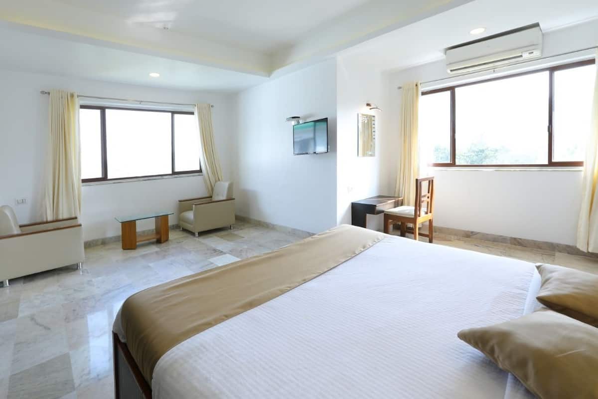 Chambre Familiale, 1 trÚs grand lit, vue montagne, cÎté montagne