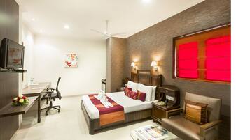 Superior Room | 1 bedroom, premium bedding, minibar, in-room safe